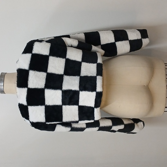 SHEIN Black and White Checkered Cropped Fuzzy Jacket/ Size L - Picture 3 of 6
